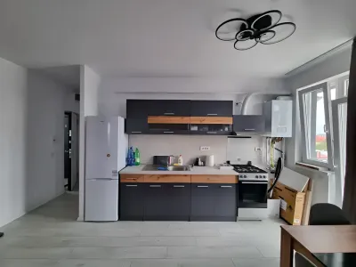 Bucatarie apartament de inchiriere Sector 2 Bucuresti cu masa